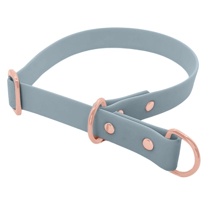 Biothane Halsband mit Zugstopp in pastellblau mit Metallteile in rosegold